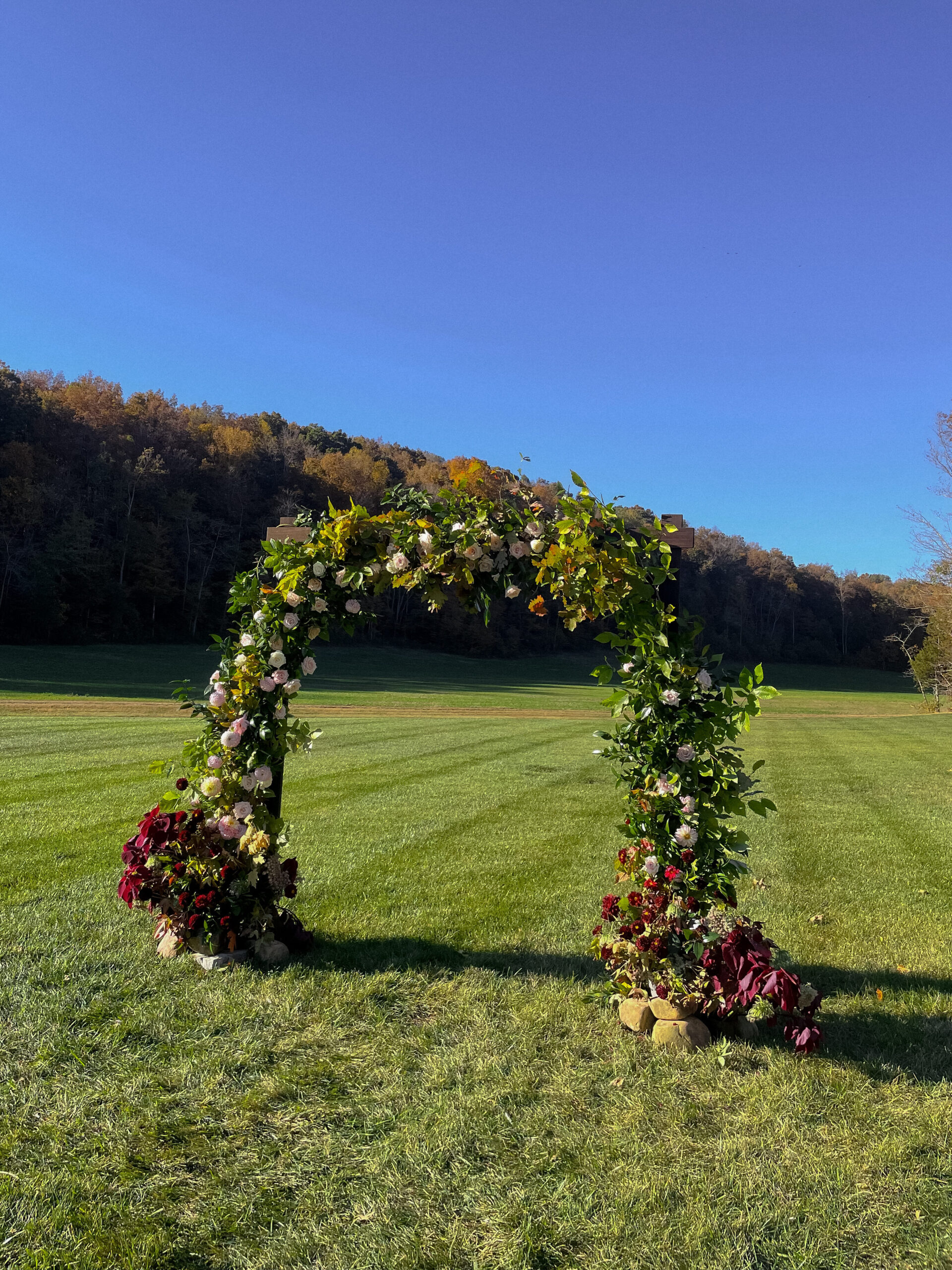 A floral arch for an outdoor Nashville wedding ceremony. 